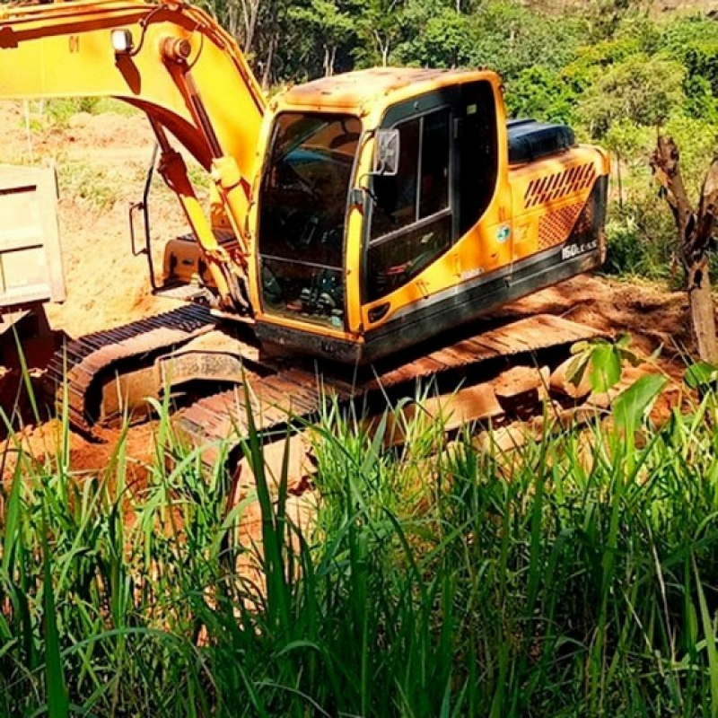 Contratar Trator para Limpeza de Terreno Pacaembu - Limpeza de Terreno com Retroescavadeira