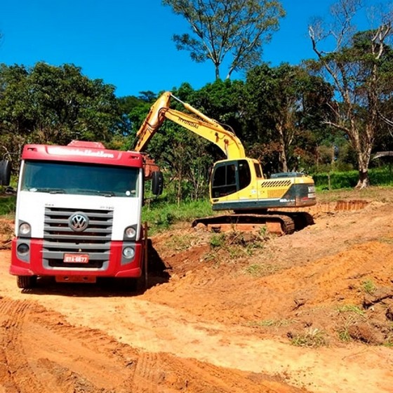 Onde Faz Limpeza de Terreno com Retroescavadeira Guarulhos - Limpeza Terreno Obra